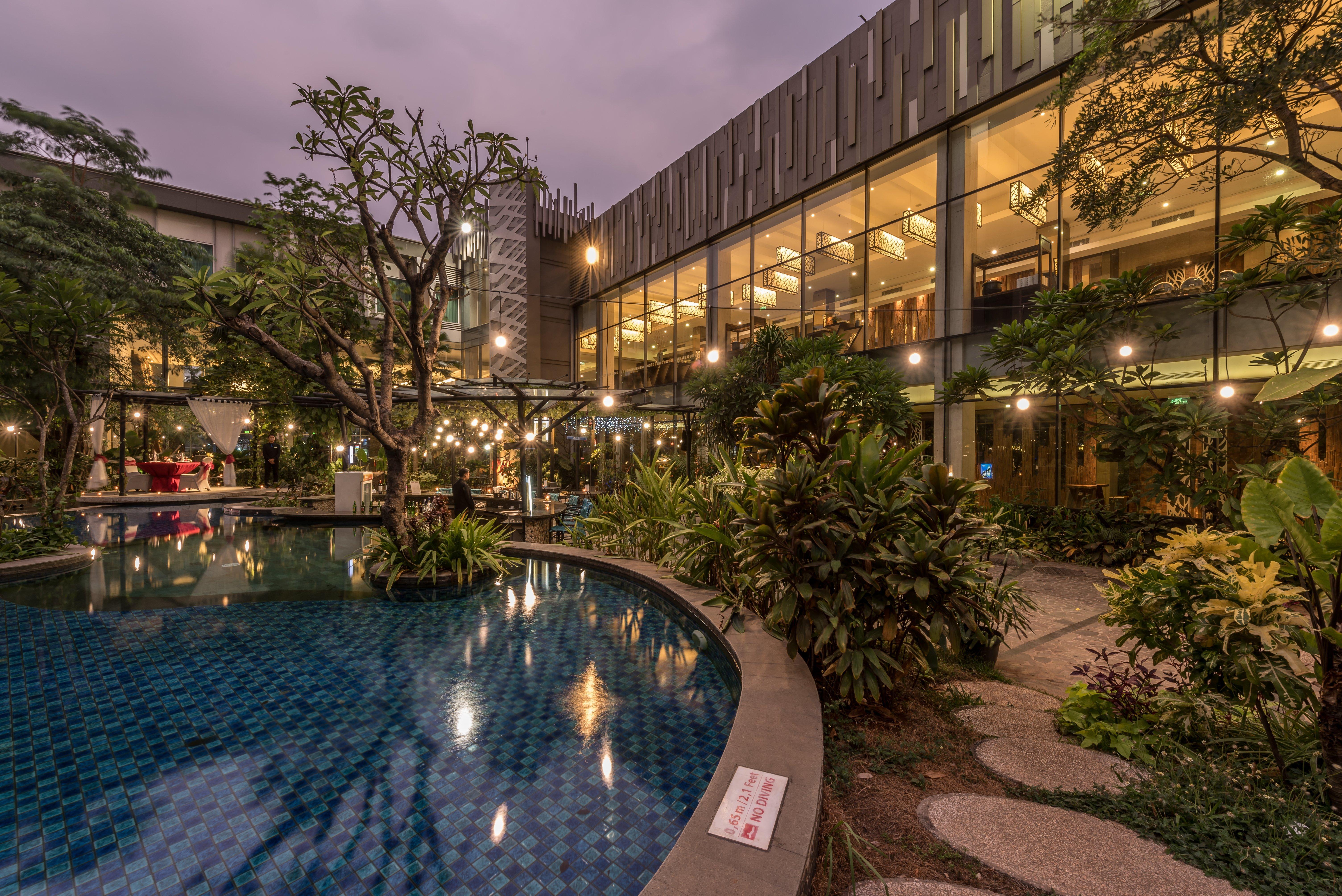Holiday Inn Cikarang Jababeka, an IHG Hotel Exterior foto